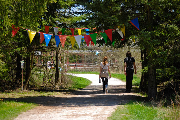 walking to the kite festival at the Kort Centre