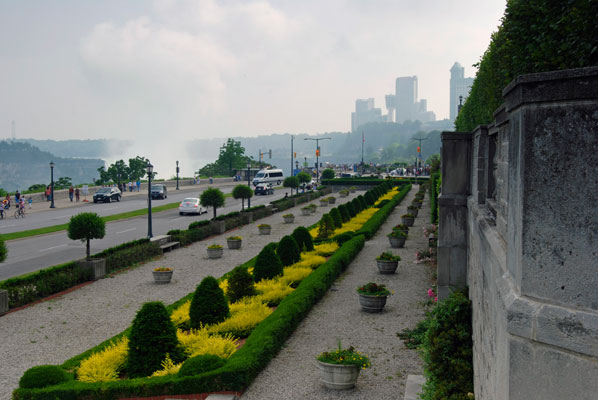 parterre plantings run along the outside wall of Oakes Garden Theatre
